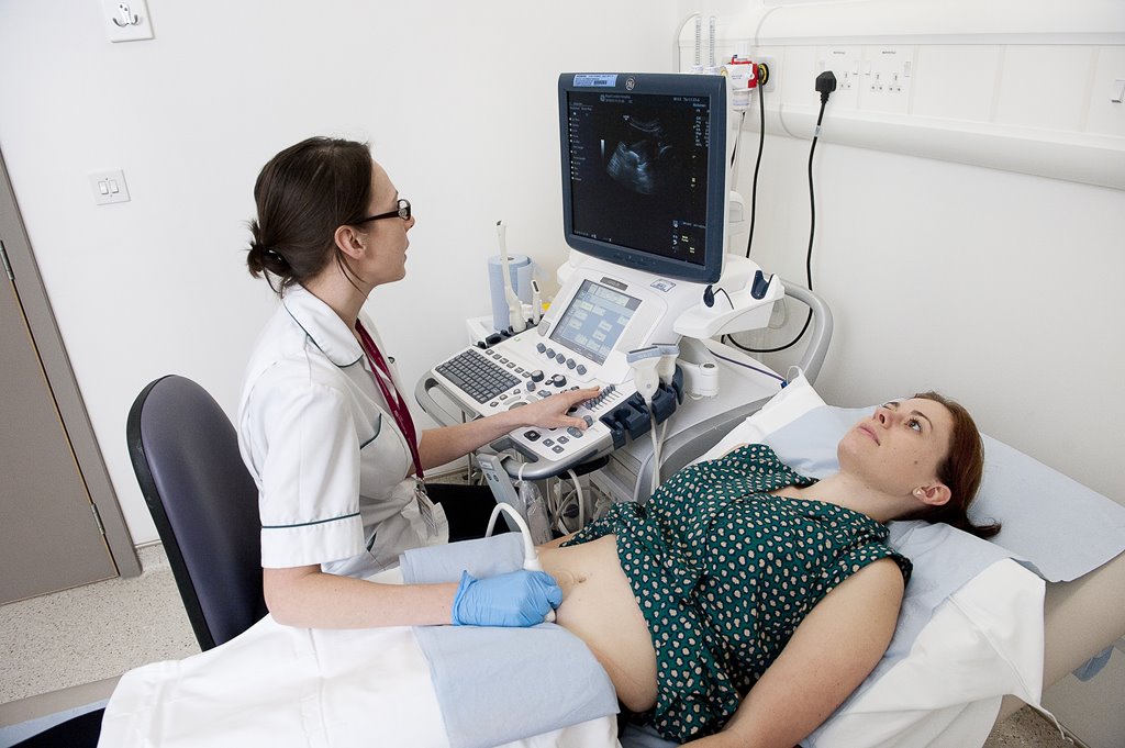 Explaining unexpected baby scan news to expectant parents | SoR